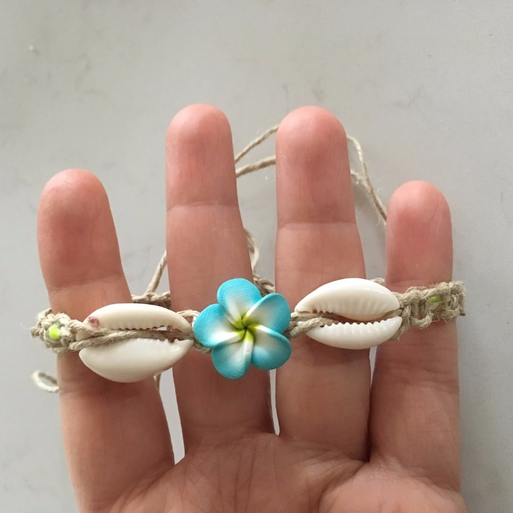 Hawaiian Blue Flower Hemp Shell Bracelet